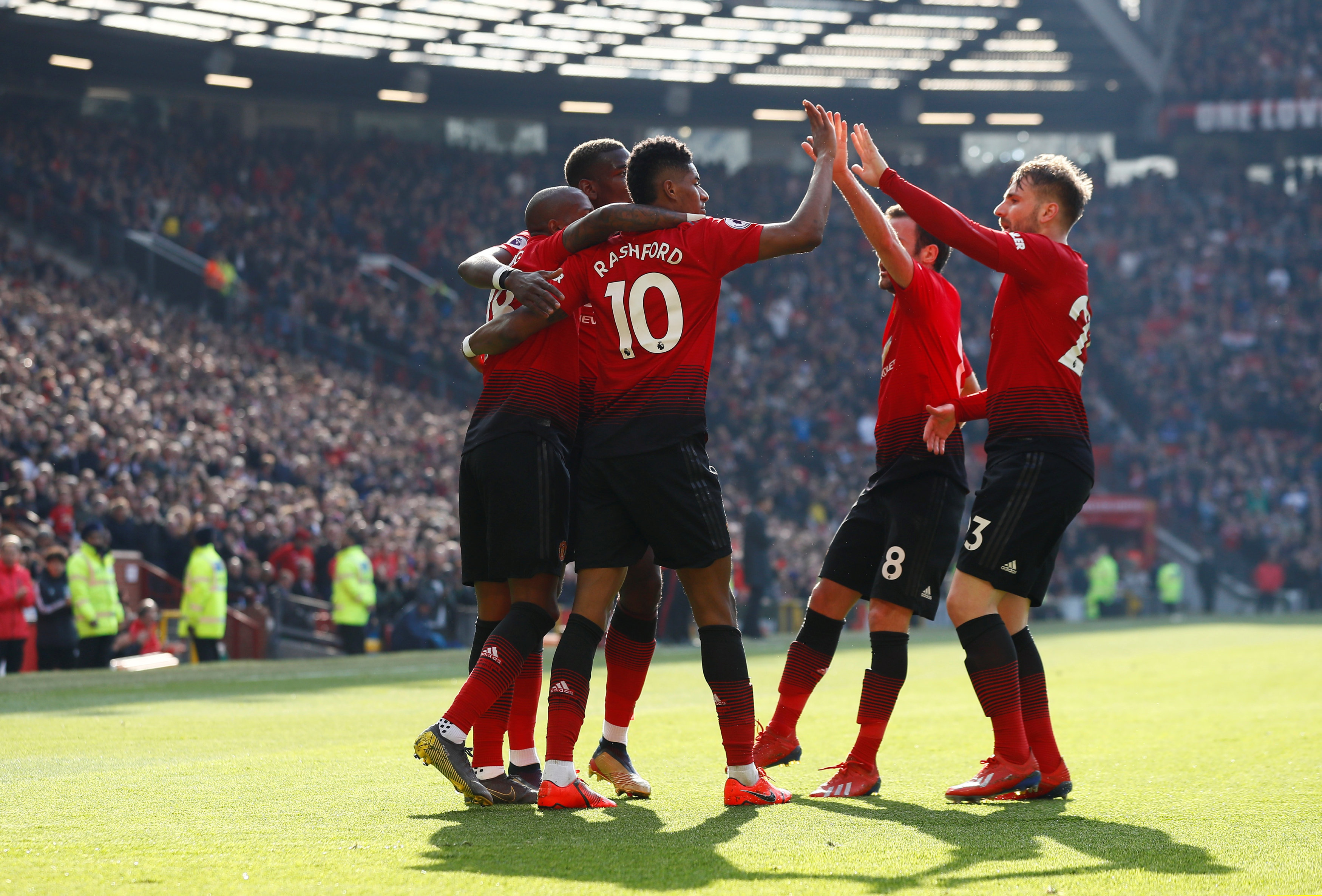 在後防穩健 在後防穩健